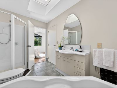 E / 1 Hillcrest Avenue, Hillcrest