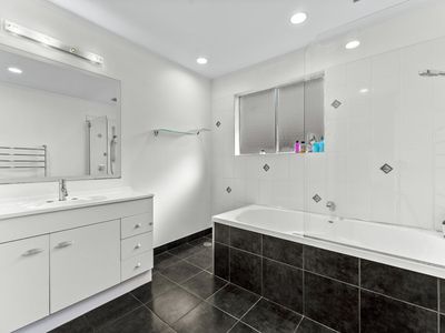 1/296 Wairau Road, Glenfield