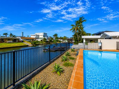 11 Ensenada Ct, Broadbeach Waters