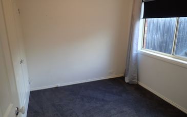 8 / 12 RENLIK COURT, Pakenham