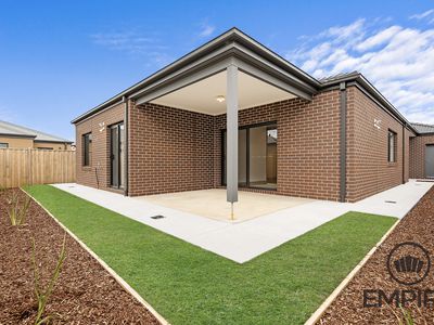 33 Bromeliad Street, Clyde North