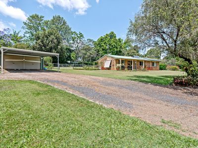 18 Hillside Road, Glass House Mountains