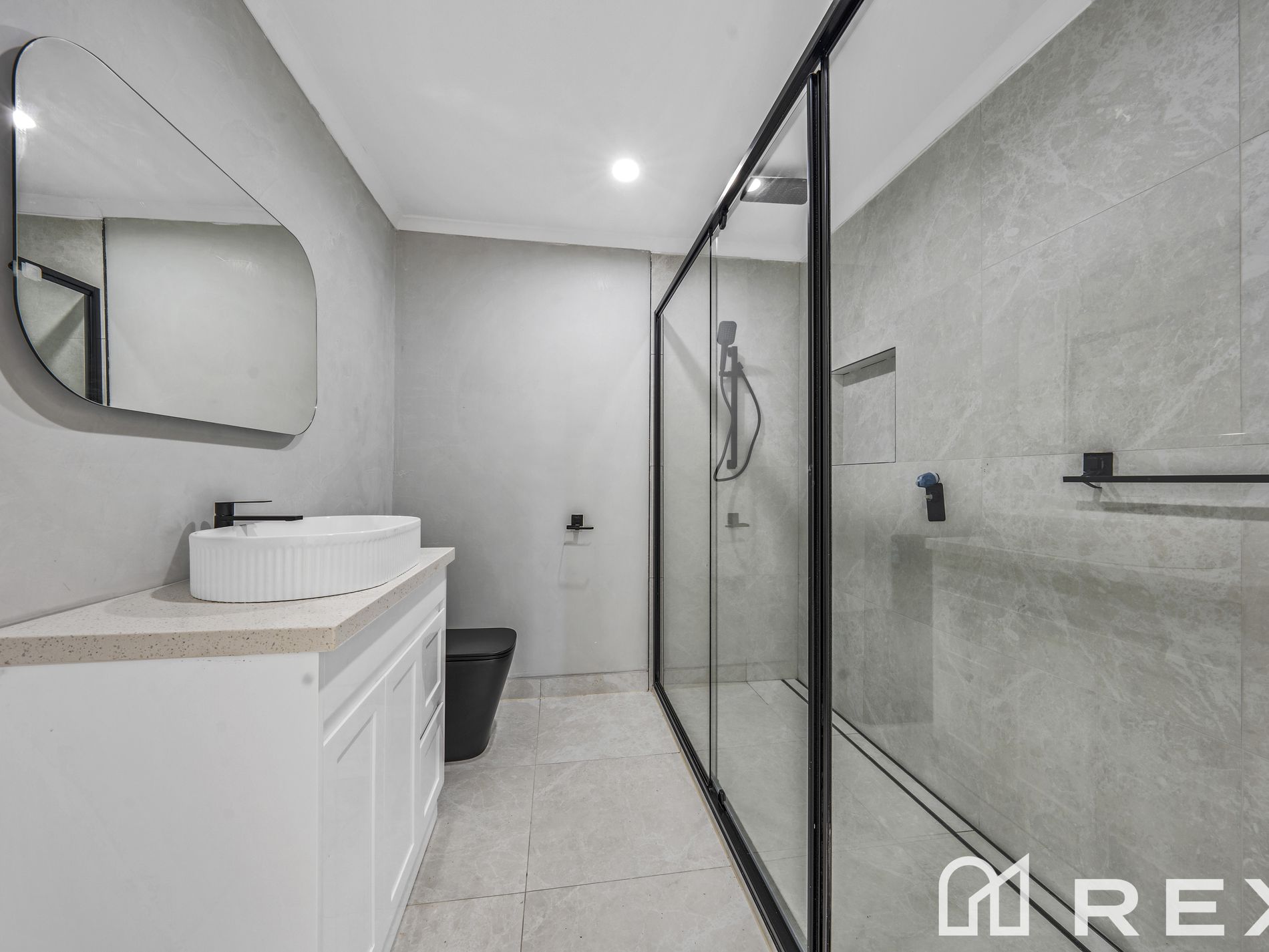 5 / 16 Heywood Crescent, Cranbourne North