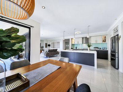 8 Blue Gum Place, Wakerley