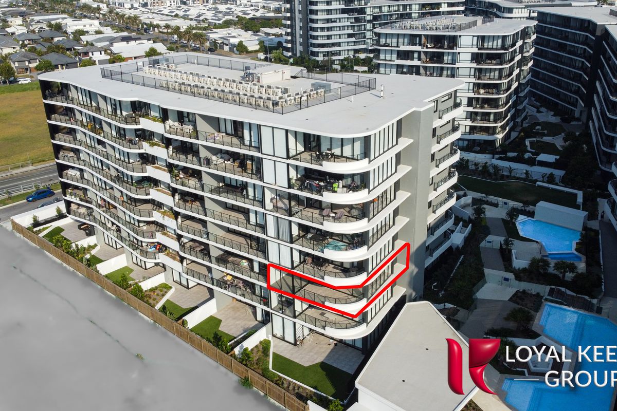 2301 / 10 Sickle Avenue, Hope Island