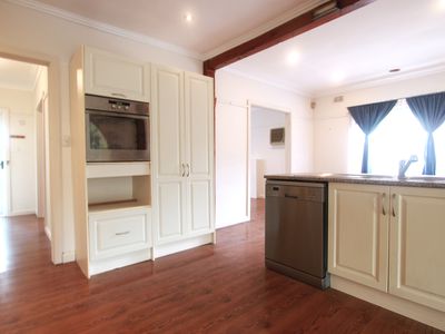 1401 North Road, Oakleigh East