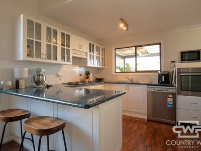 10 Tenterden Street, Guyra