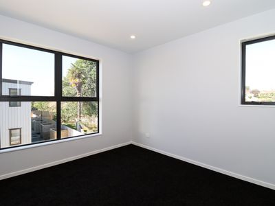 B / 4 Blue Gum Rise, Sunnyhills