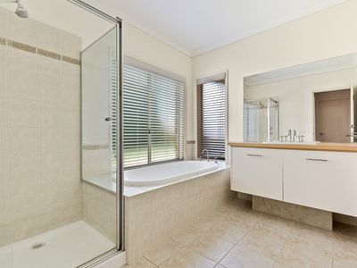 55 Conquest Drive, Werribee