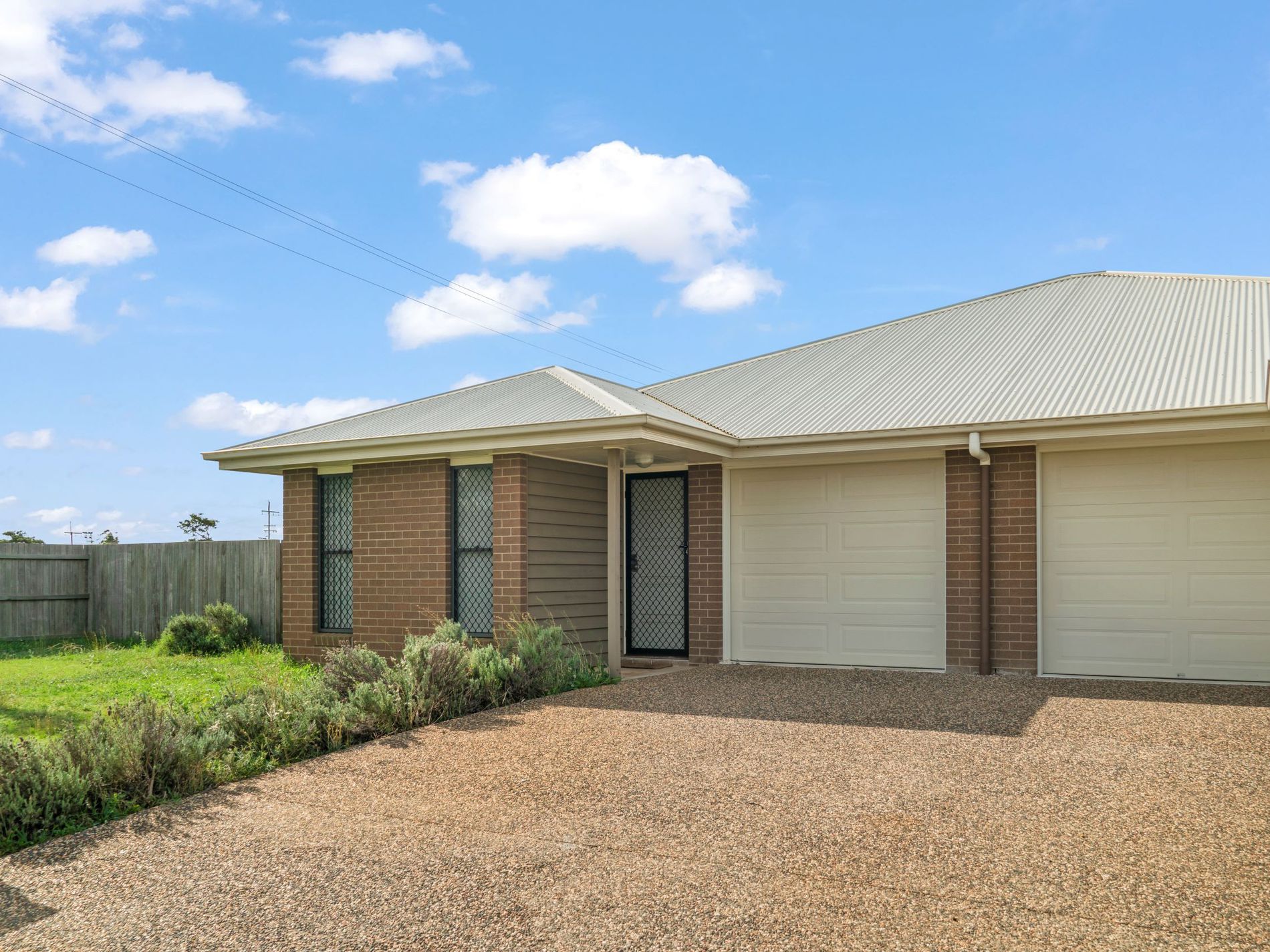 Unit 1 / 2 Nash Drive, Glenvale Hot Property