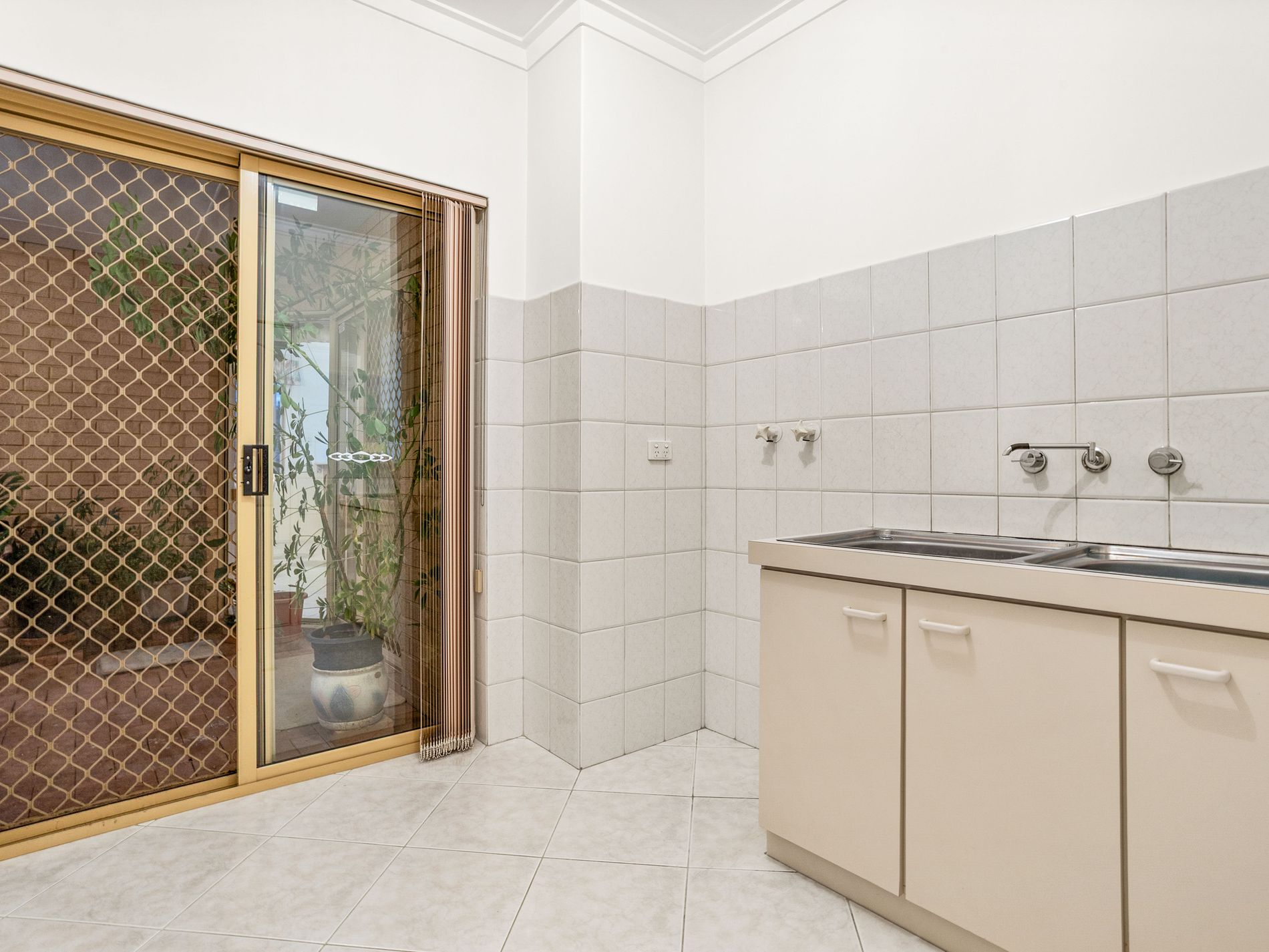 8 Rossiter Way, Winthrop