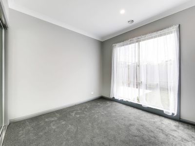 2 / 18 Duke Street, Werribee