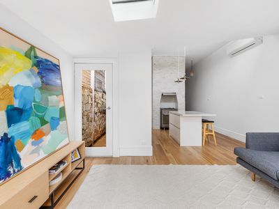 142 North Road, Newport