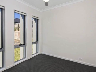 1 / 22 Christie Crescent, Bellbird Park