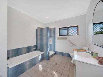 2 / 28 Mimosa Street, Holloways Beach