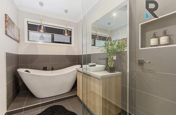 15 Naxos Road, Greenvale