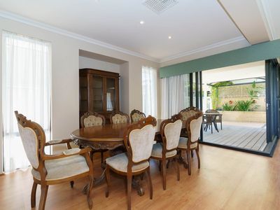 6 Waterview Parade, Ascot