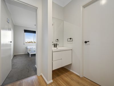 19 Slim Dusty Circuit, Moncrieff