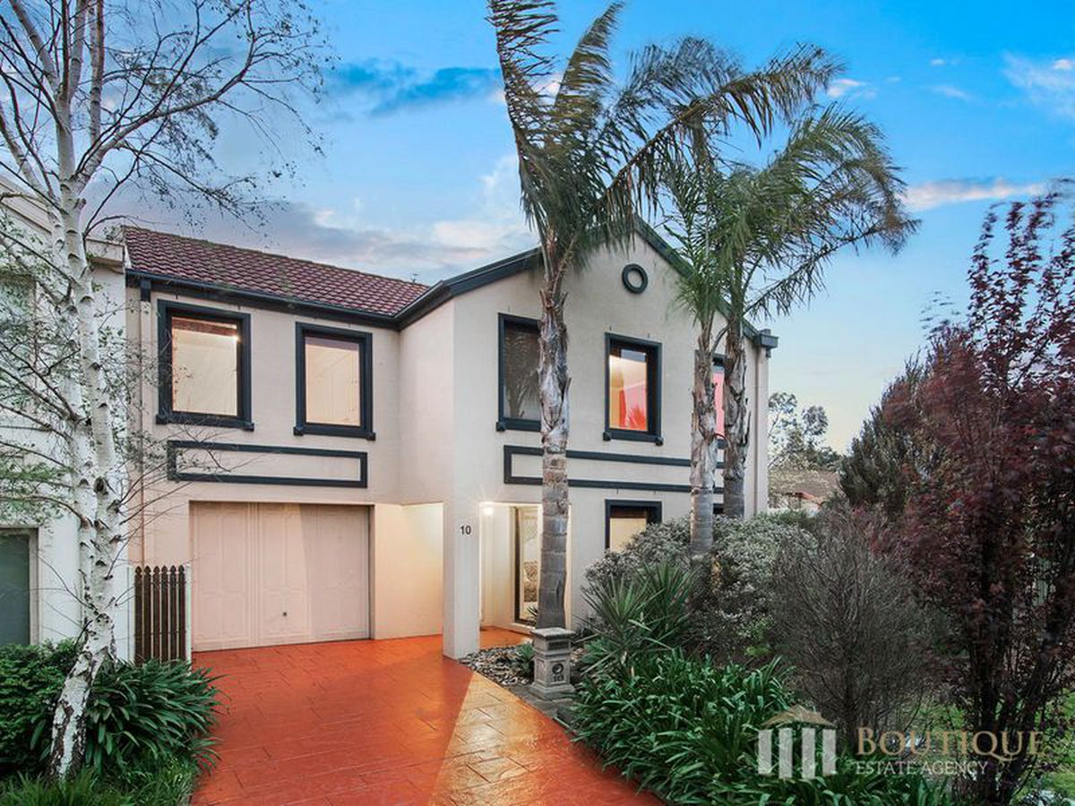 10 Tranter Square, Lynbrook