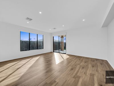 11 Paradoxa Drive, Tarneit