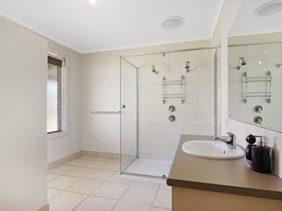 5-7 Jacaranda Ave, Rutherglen