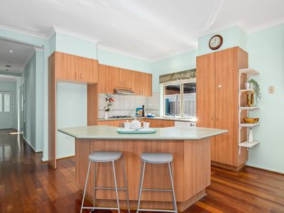 17 Stringybark Close, Manor Lakes