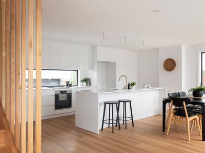 2 Leeman Court, Riverside