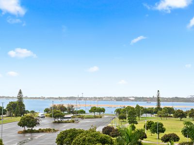 19 / 136 Marine Parade, Southport