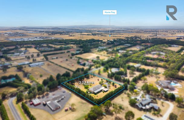 8 Pine Grove, Mickleham