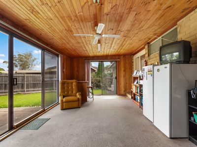 6 Indra Court, Sale
