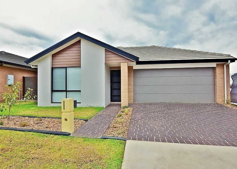 8 Monash Avenue, Gledswood Hills