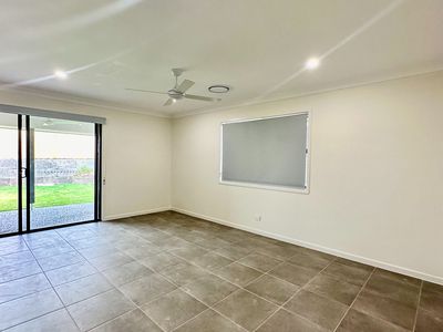 16 Melanie St, Cotswold Hills