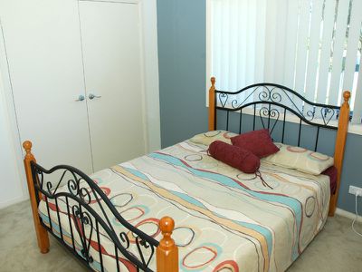 25 Lakeside Drive, Eden