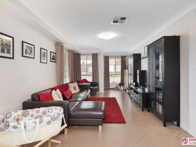 8/170 Glenfield Road, Casula