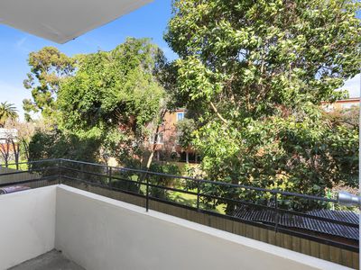 18 / 60 Farnham Street , Flemington