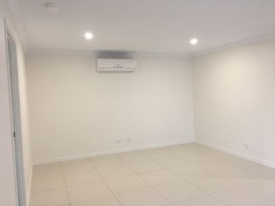1 / 1 Swallowtail Street, Rosewood