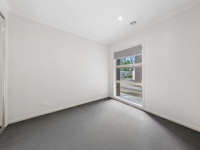 3 / 2 Lily Street, Braybrook