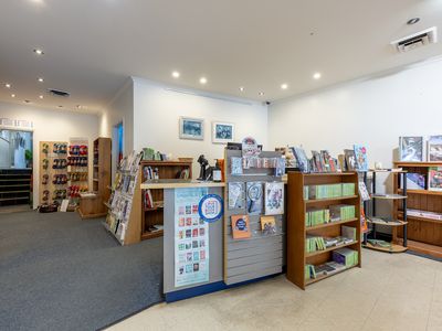 Books & Gallery 