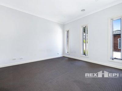 8 Pistachio Close, Hampton Park