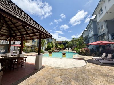 1211 / 2-10 Greenslopes St, Cairns North