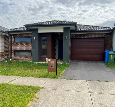 9 Charolais Way, Clyde North