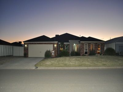 81 Forest Drive, Thurgoona