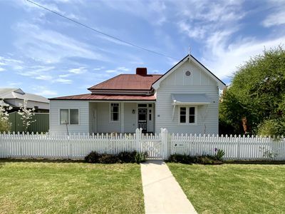 13 Battye Street, Forbes