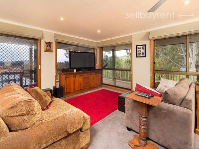 3 VISTA COURT, Bellbridge