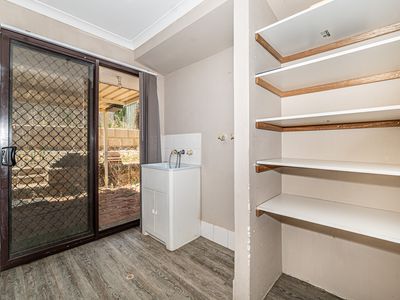 11 McNairn Cross, Leda