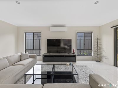 10 Caro Way, Fraser Rise