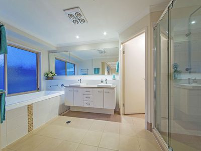 12 Blue Gum Place, Wakerley
