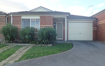 8 / 12 RENLIK COURT, Pakenham