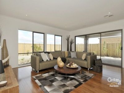 55 Mountainview Boulevard, Cranbourne North