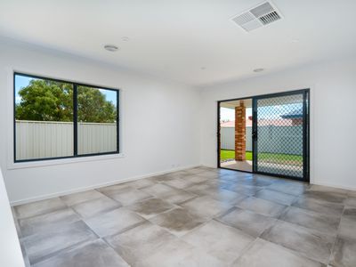 2 / 1 CASTLE CREEK ROAD, Wodonga